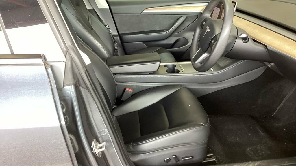 Tesla Model 3 Saloon Grey