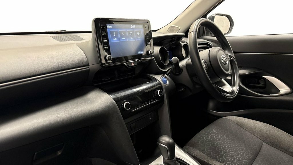 Toyota Yaris Cross 1.5L Icon White #4