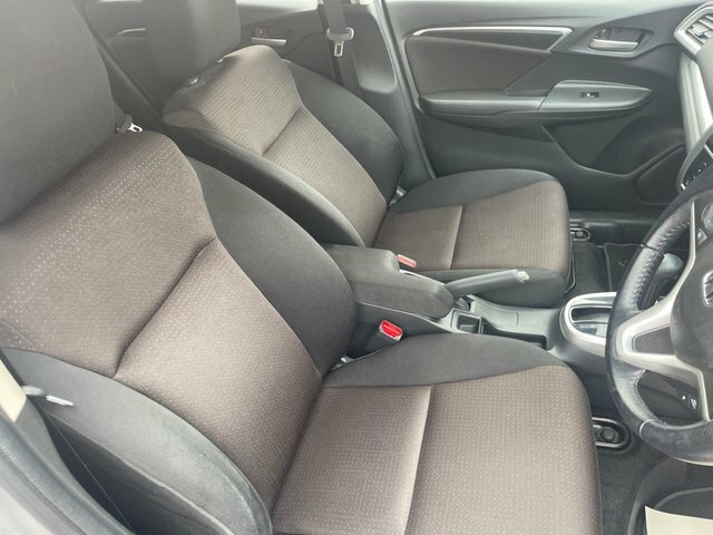 Honda Jazz 2017 1.3 I-vtec Ex Navi Hatchback Cvt E Silver #3