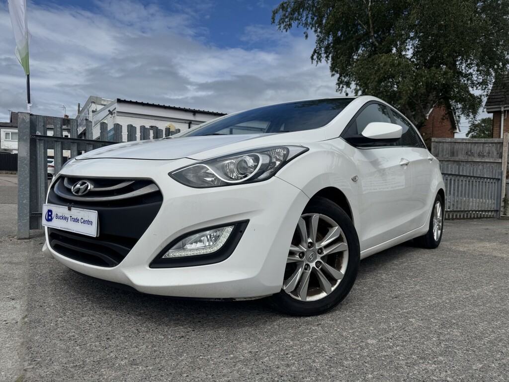 Hyundai I30 Hatchback 1.6 Crdi Blue Drive Edition 201313 White
