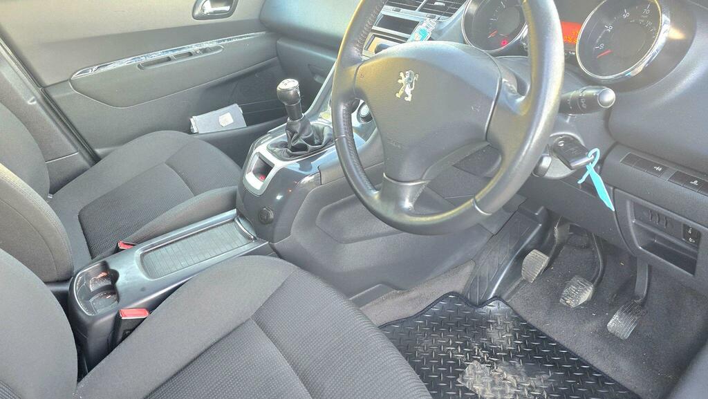 Peugeot 5008 Active White #12