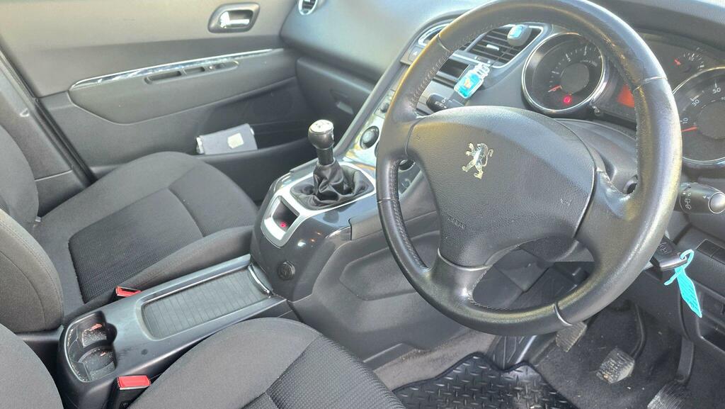 Peugeot 5008 Active White #13