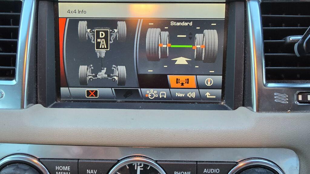 Land Rover Range Rover Sport Gold #30