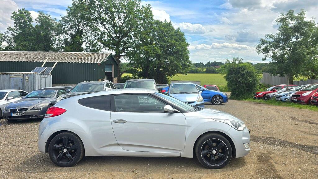 Hyundai Veloster Red #8