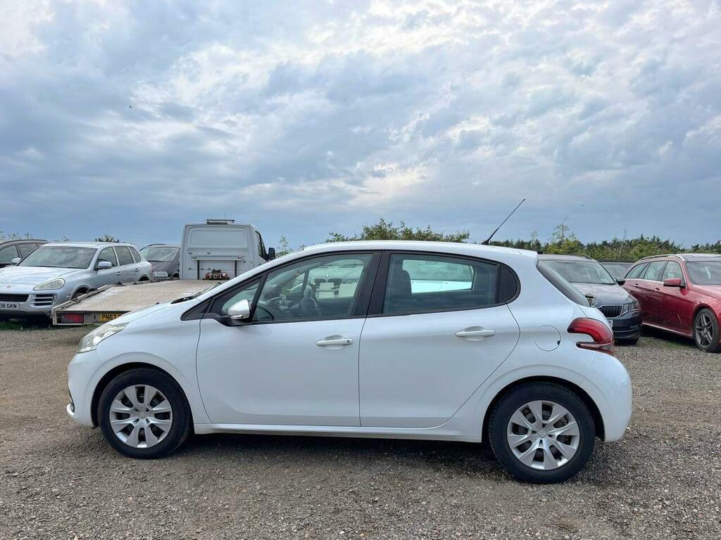 Peugeot 208 1.0 Puretech Access Ac Euro 6 BU65DZN White #6