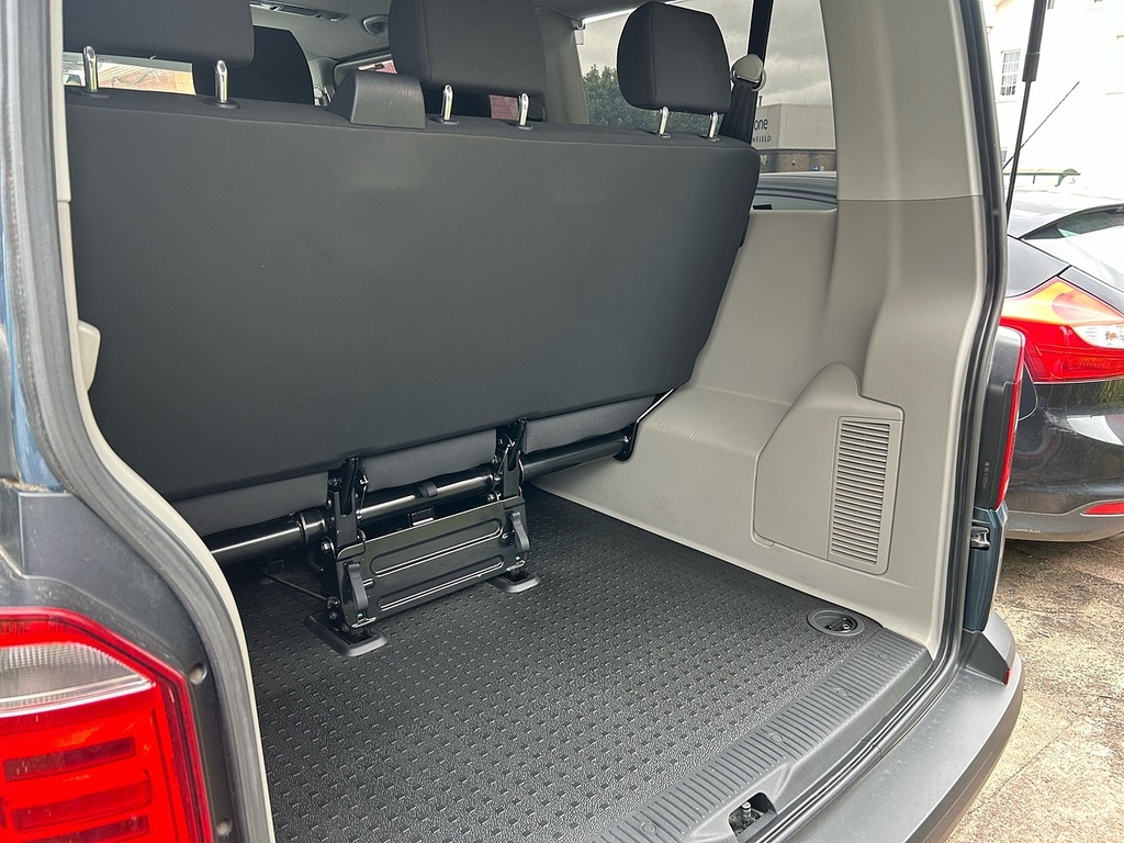 Volkswagen Transporter Shuttle Tdi S Green #3