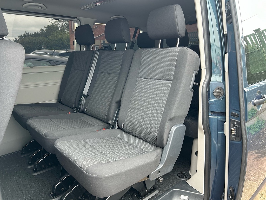 Volkswagen Transporter Shuttle Tdi S Green