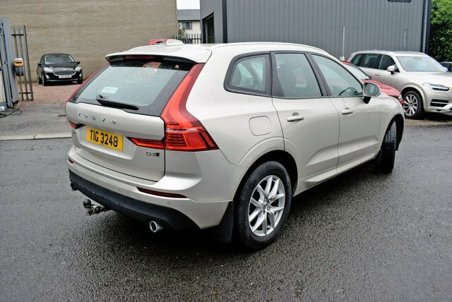 Volvo XC60 2.0 D4 Momentum Pro Suv Awd Euro 6 Gold #4