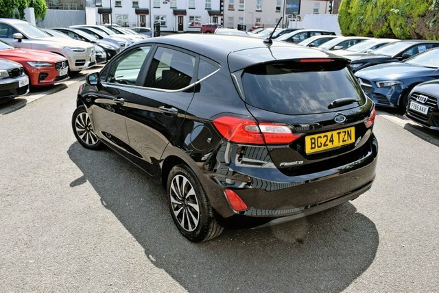 Ford Fiesta 1.1 Trend White #6