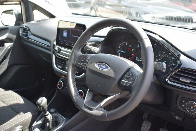 Ford Fiesta 1.1 Trend White #13