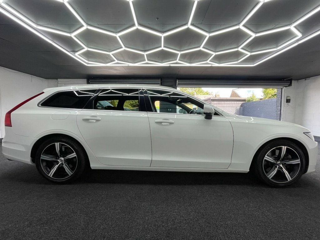 Volvo V90 2L R-design Pro YM17HKN White #3