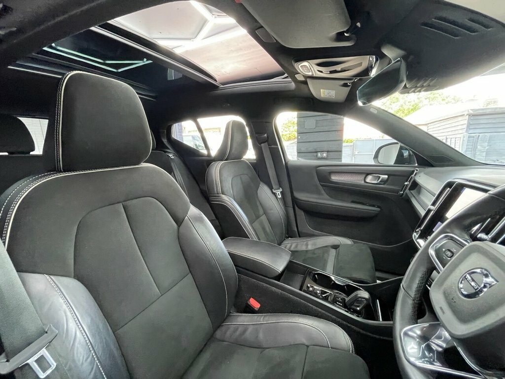 Volvo XC40 1.5L R-design Black #4