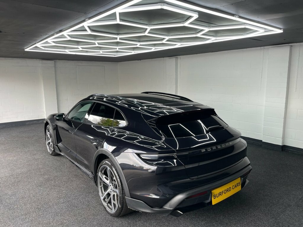 Porsche Taycan Estate Black #6