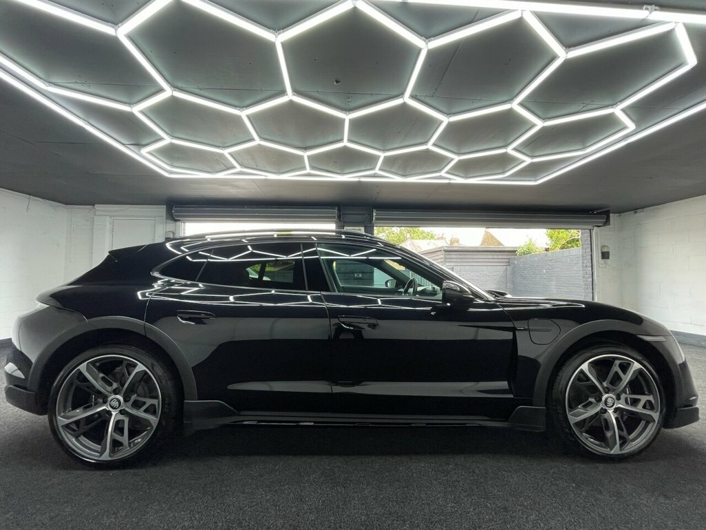 Porsche Taycan Estate Black #3