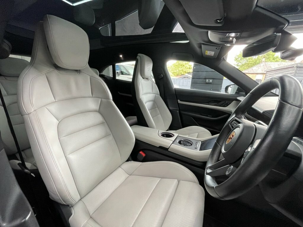 Porsche Taycan Estate Black #4