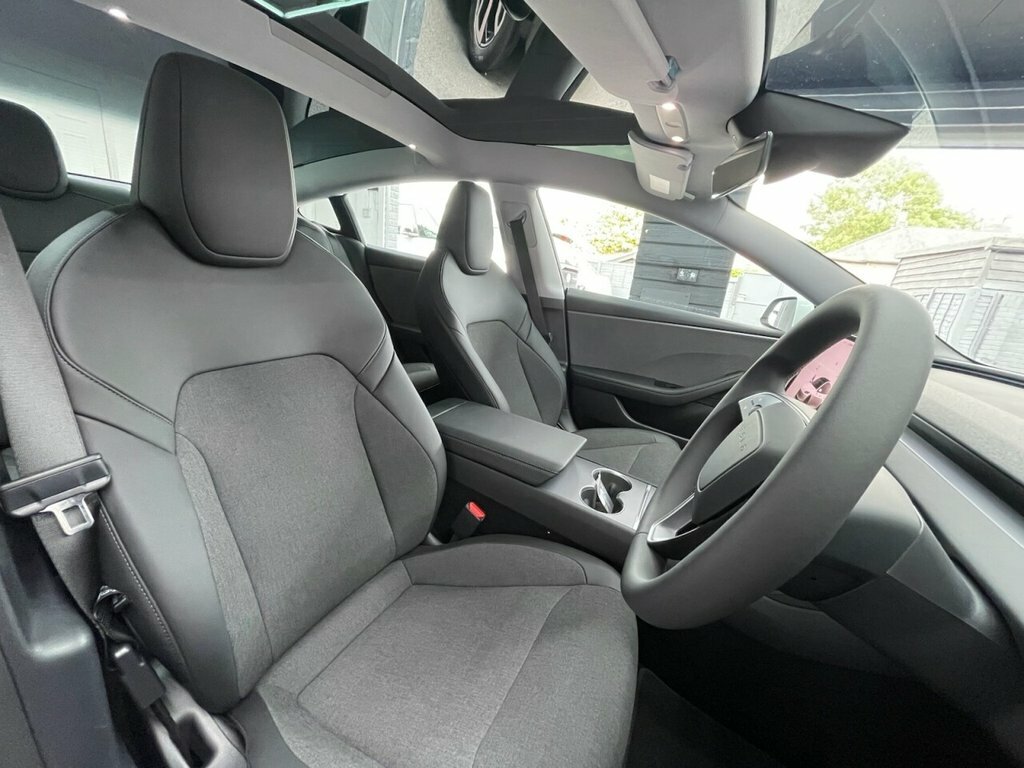 Tesla Model 3 Saloon LB26FBU White #4