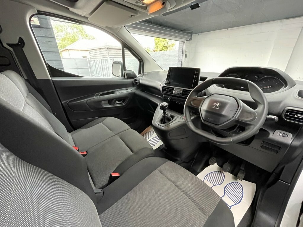 Peugeot Partner 1.5L Professional Premium White #4
