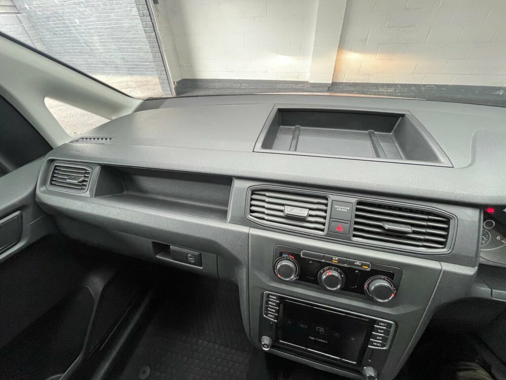 Volkswagen Caddy 2L Trendline White #39