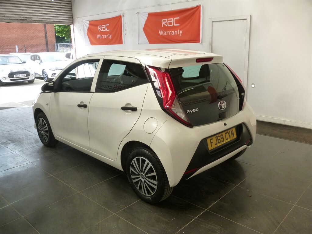 Toyota Aygo Vvt-i X FJ69CVN White #5