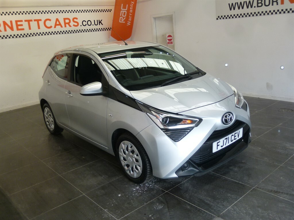 Toyota Aygo Hatchback Red #3