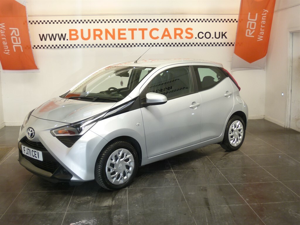 Toyota Aygo Hatchback Red #2