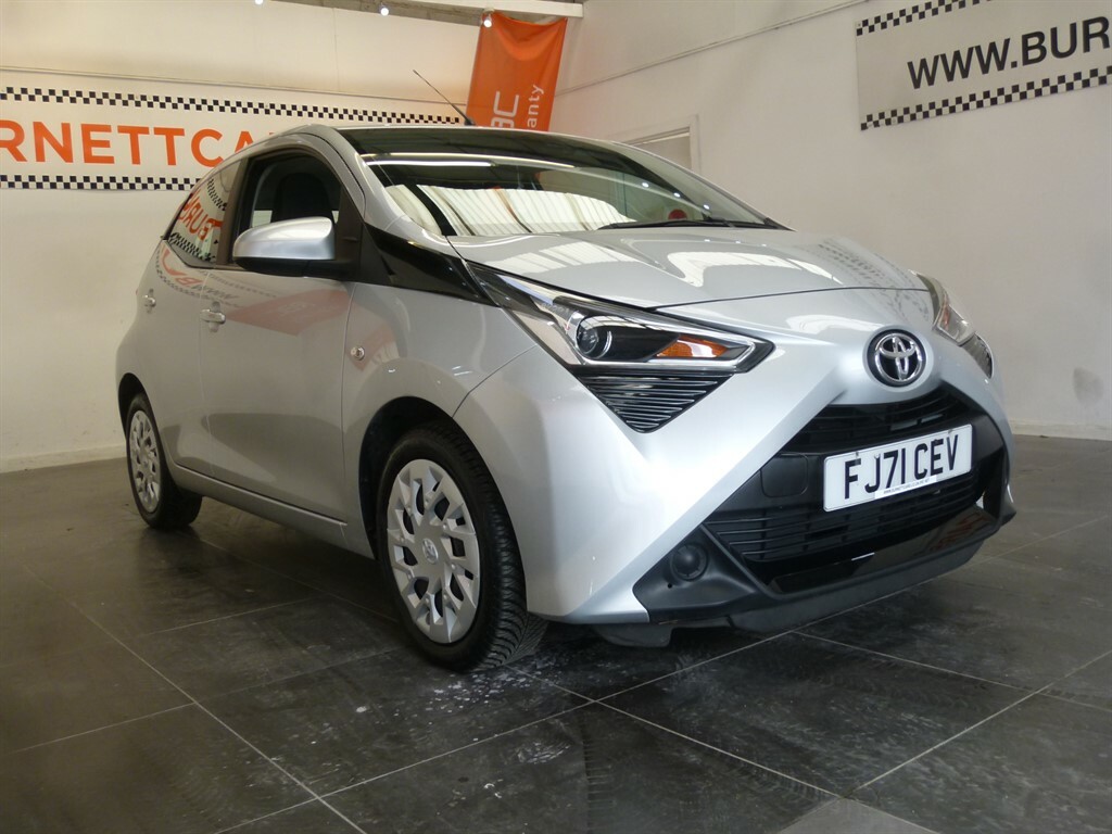 Toyota Aygo Hatchback Red #9