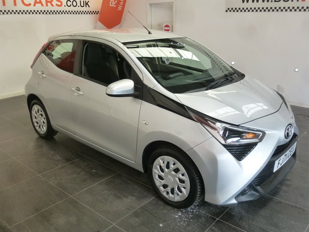 Toyota Aygo Hatchback Red #12