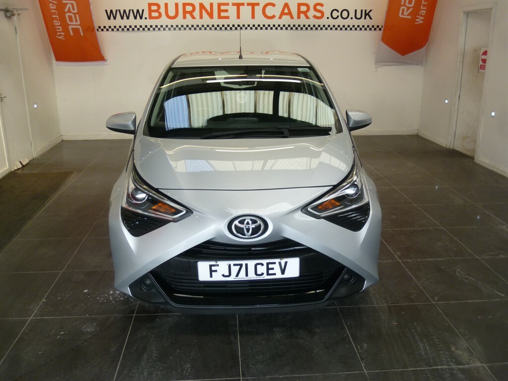 Toyota Aygo Hatchback Red #4