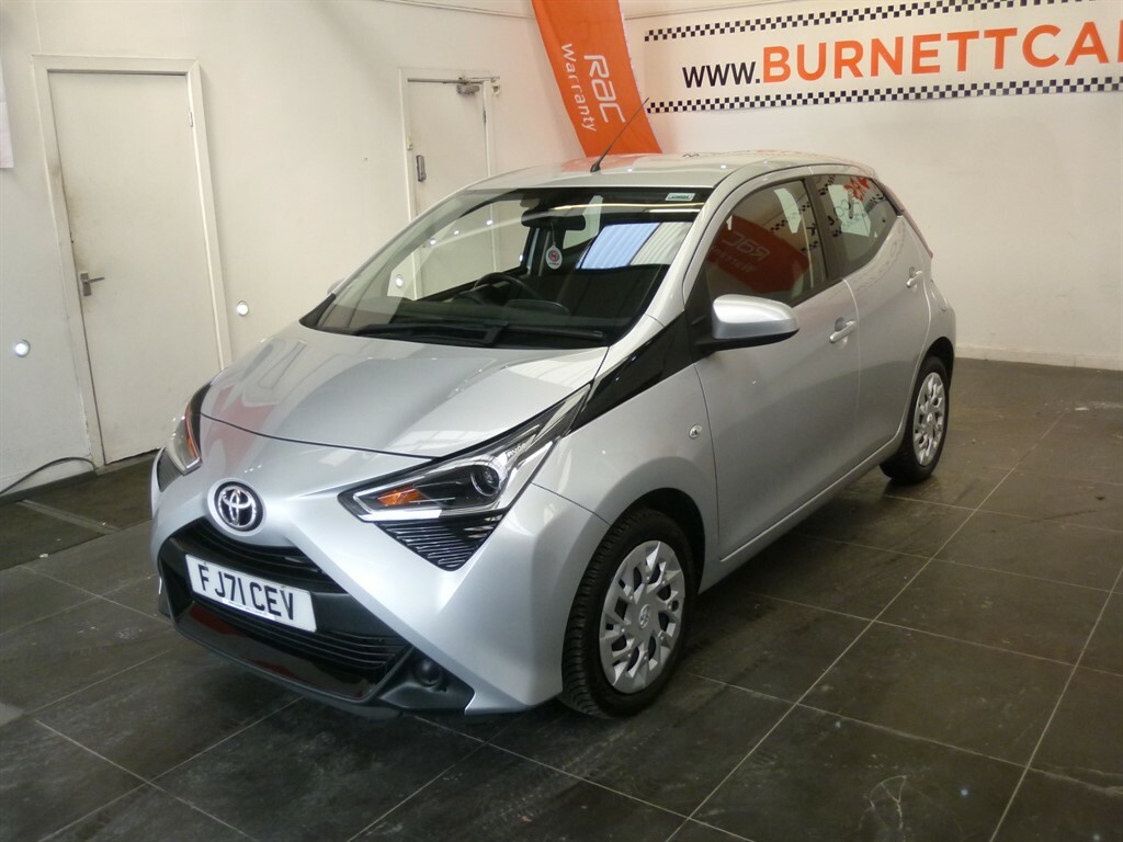 Toyota Aygo Hatchback Red #5