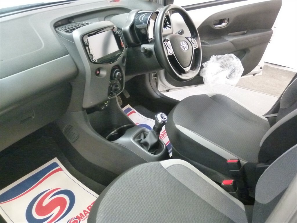 Toyota Aygo Hatchback Red #15