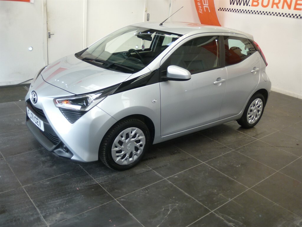 Toyota Aygo Hatchback Red #11