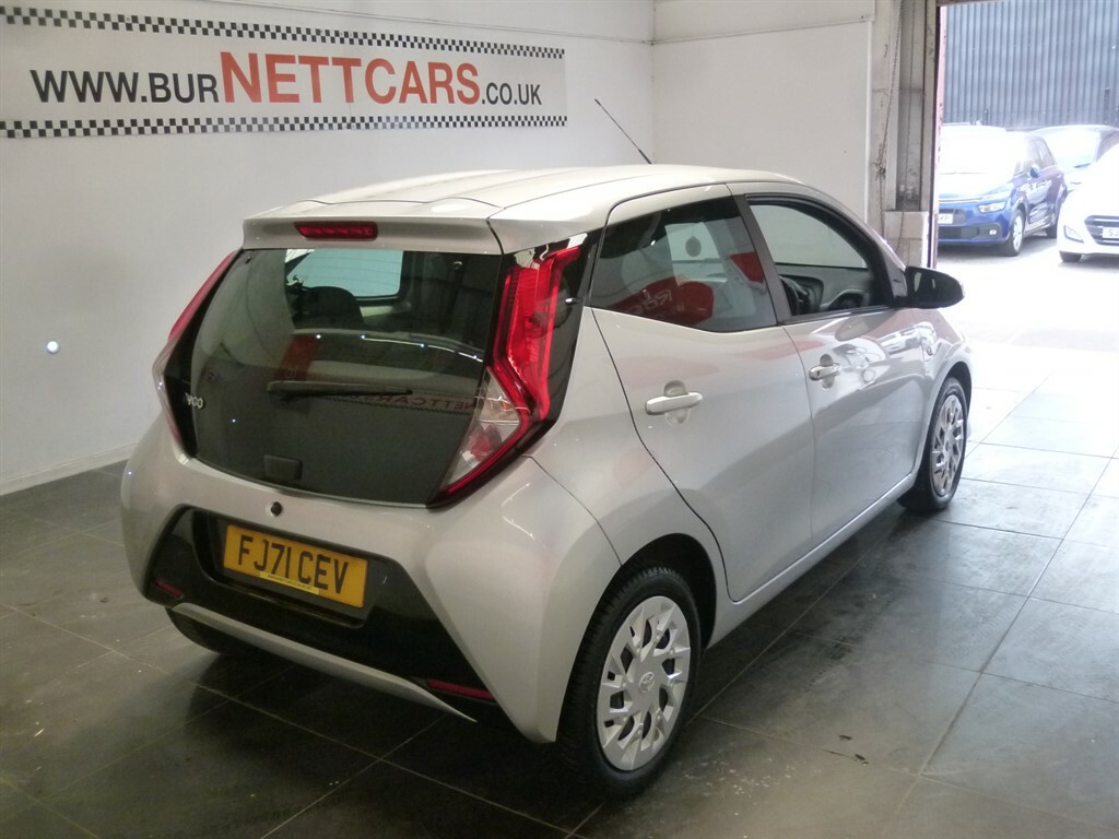 Toyota Aygo Hatchback Red #8
