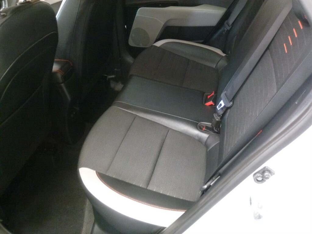 Kia Stonic 1.6 Crdi First Edition Red #18