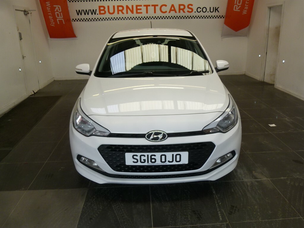 Hyundai I20 Mpi Se White #4