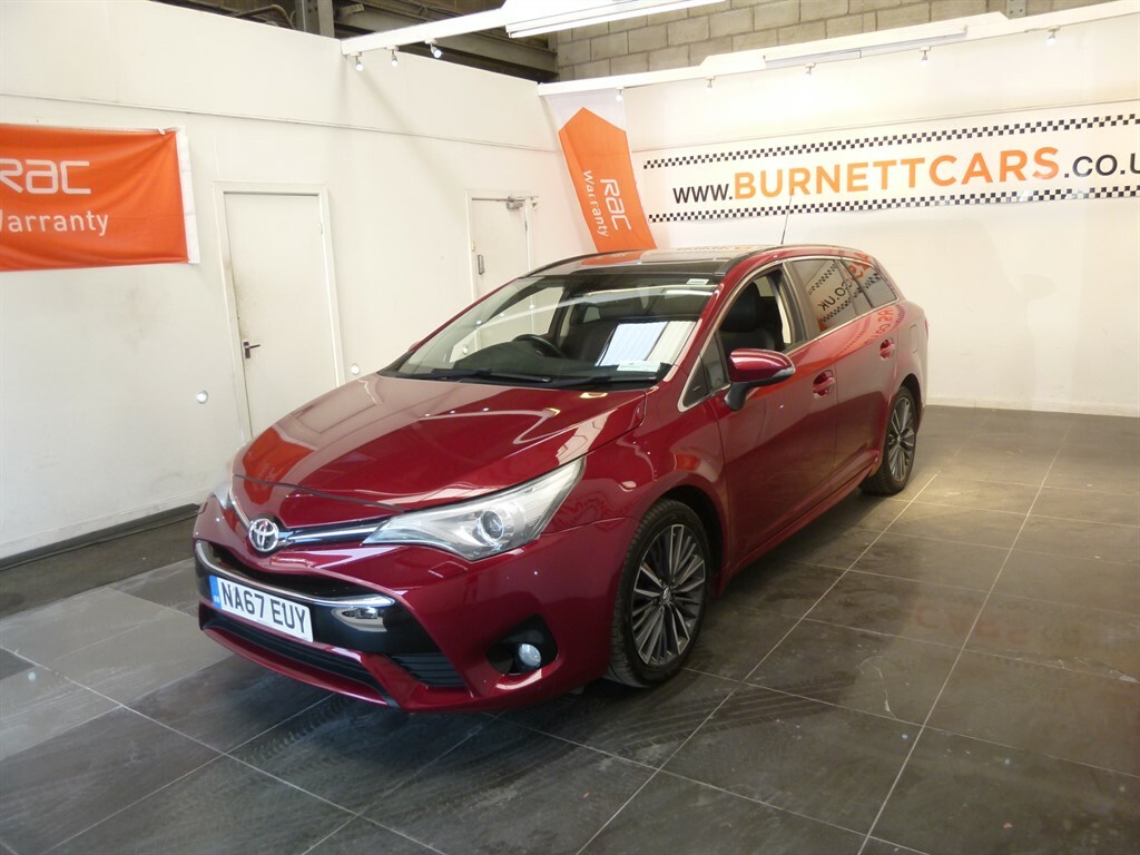 Toyota Avensis D-4d Excel Red #2