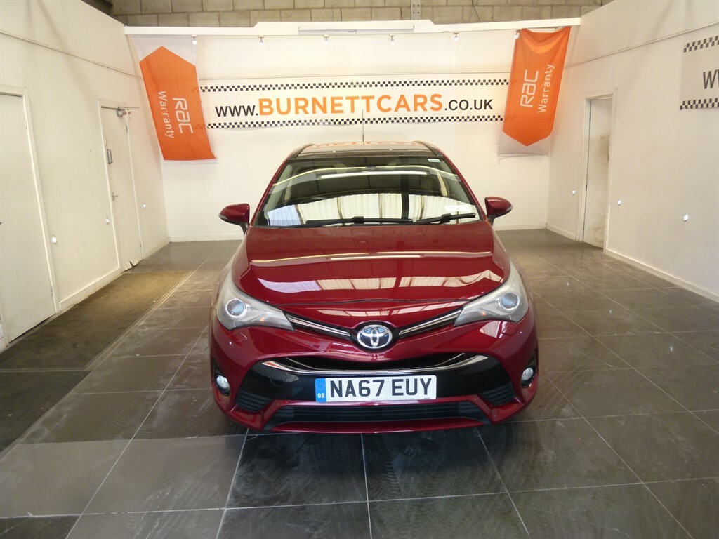 Toyota Avensis D-4d Excel Red