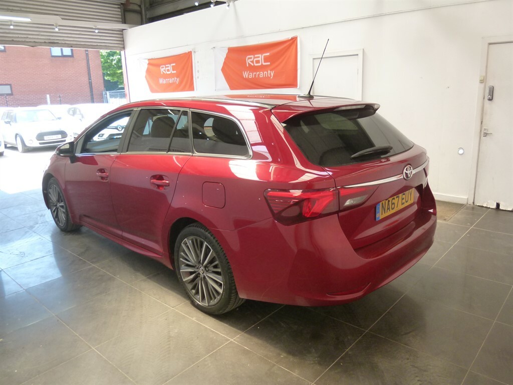 Toyota Avensis D-4d Excel Red #3