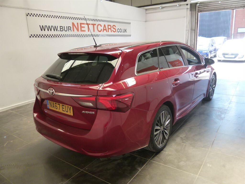 Toyota Avensis D-4d Excel Red #5
