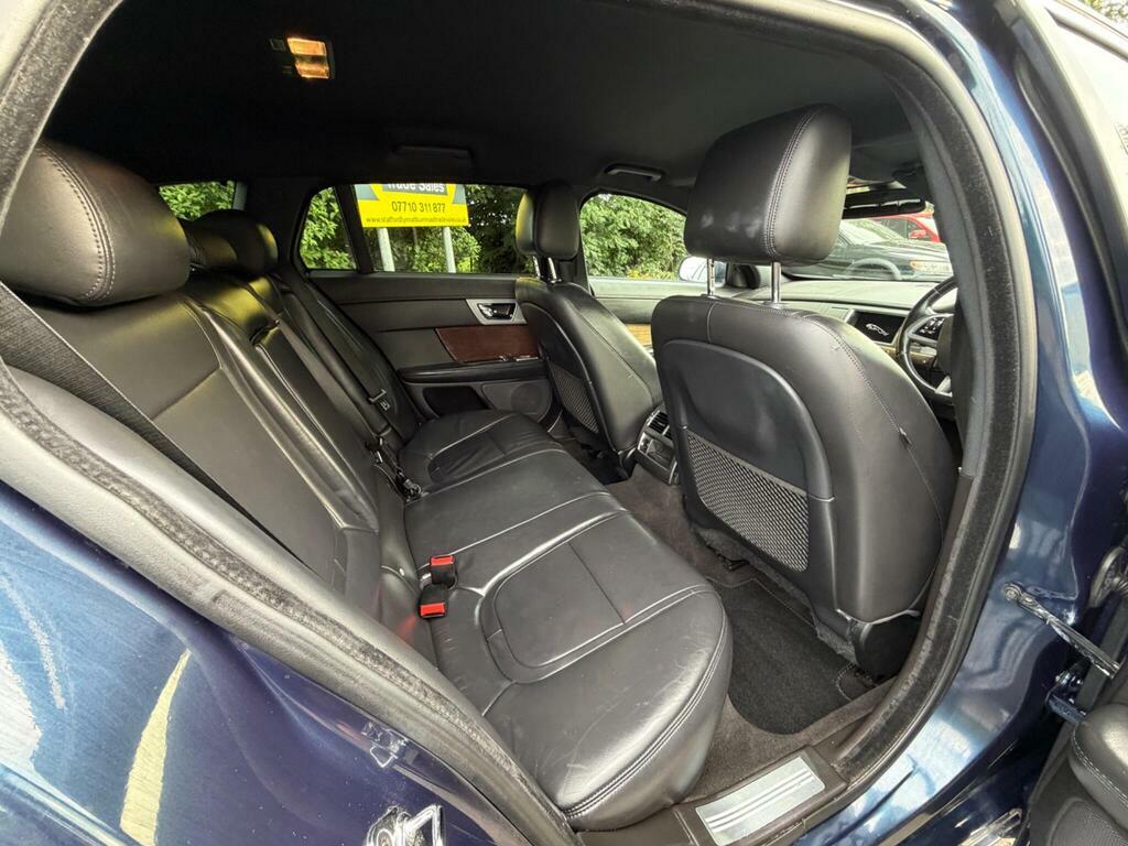 Jaguar XF Estate 2.2 Silver #10