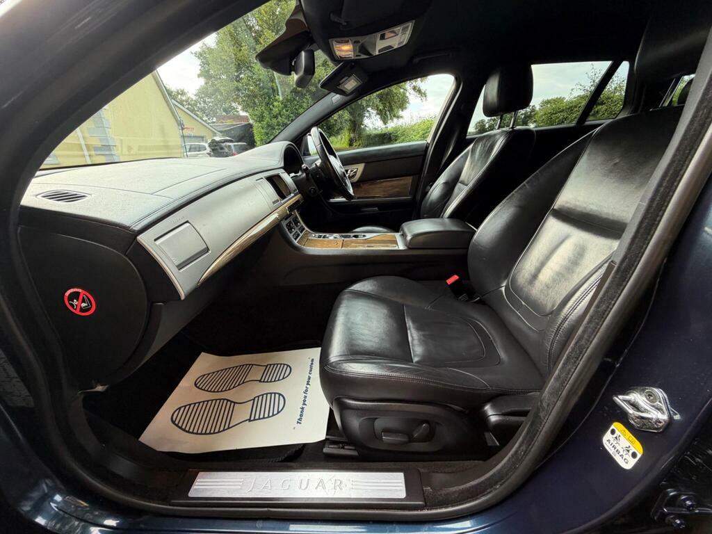 Jaguar XF Estate 2.2 Silver #13
