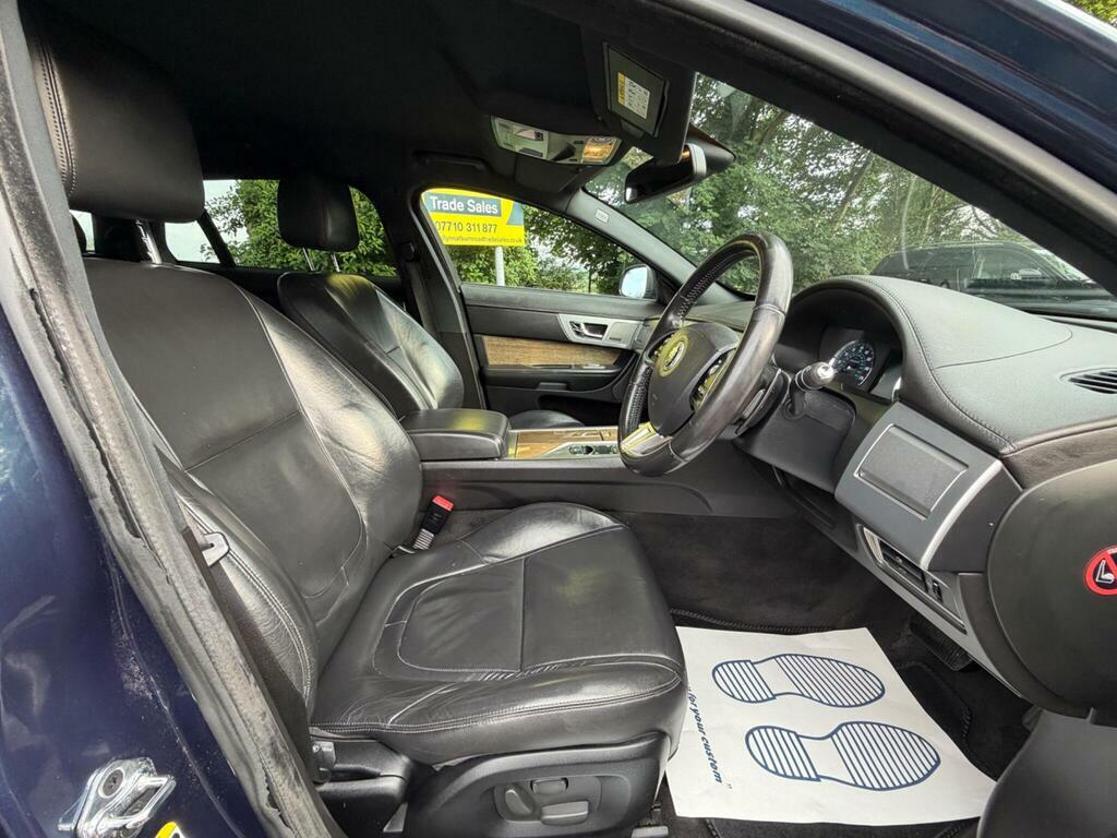 Jaguar XF Estate 2.2 Silver #16