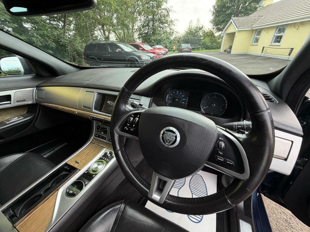 Jaguar XF Estate 2.2 Silver #9