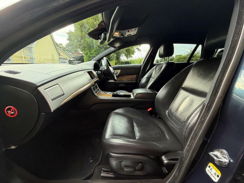 Jaguar XF Estate 2.2 Silver #11