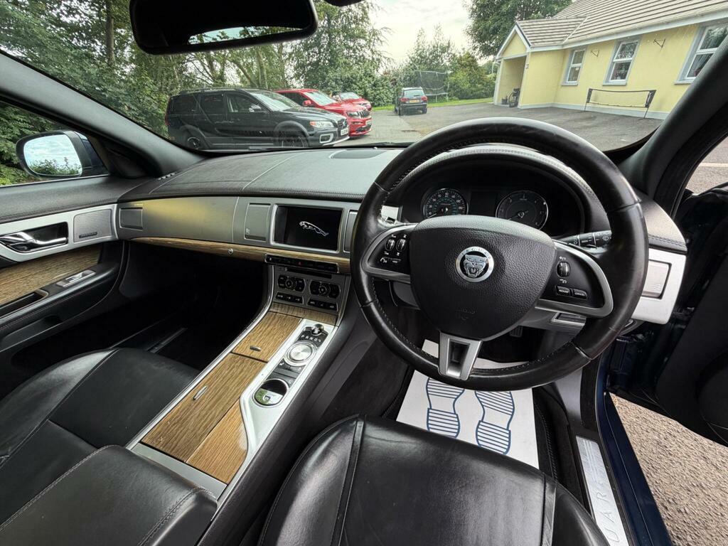 Jaguar XF Estate 2.2 Silver #15
