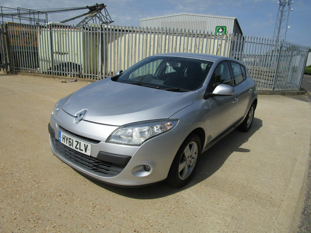 Renault Megane 1.6 16V Dynamique Tomtom Hatchback Manu Silver #3