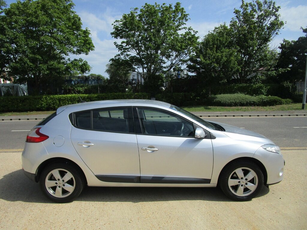 Renault Megane 1.6 16V Dynamique Tomtom Hatchback Manu Silver #6