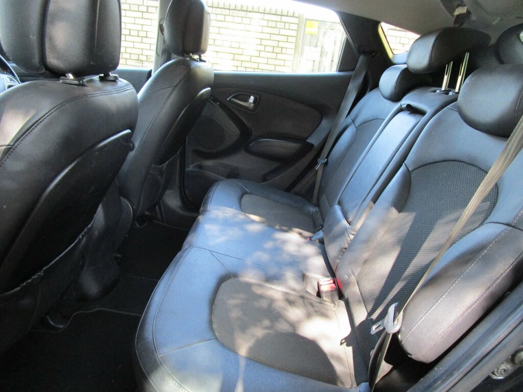 Hyundai Ix35 Crdi Se Suv White #11