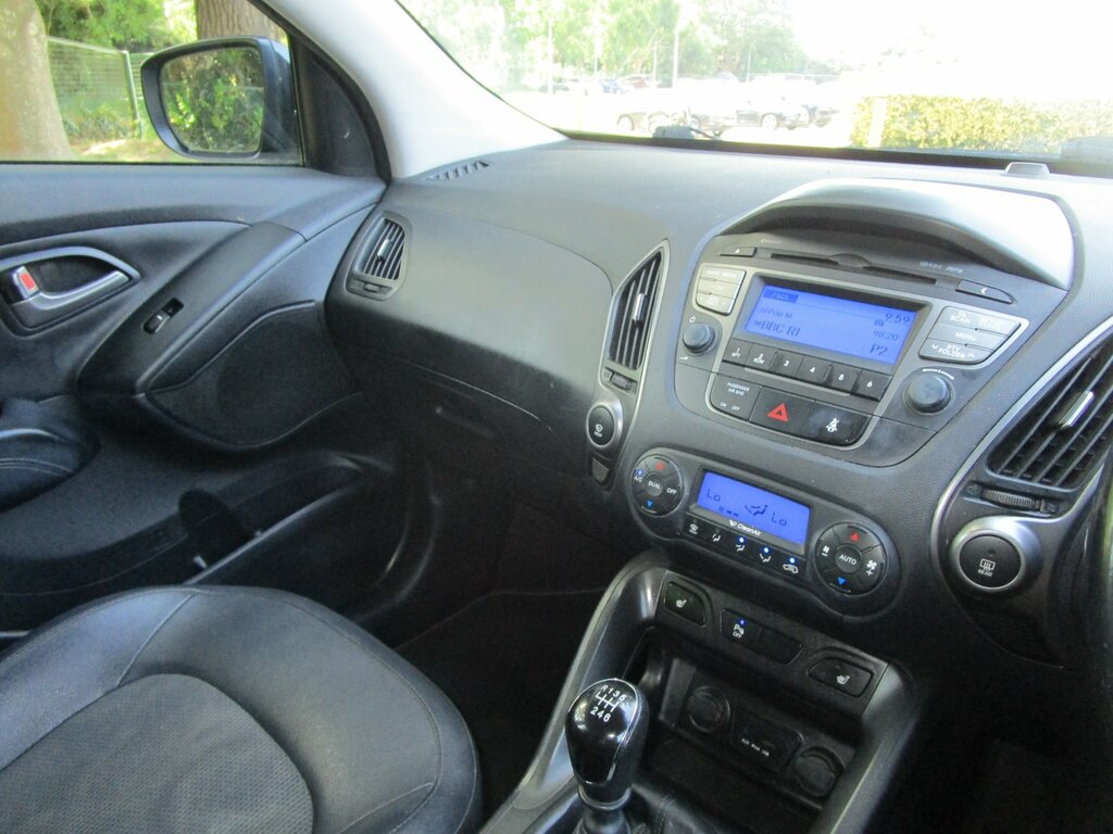 Hyundai Ix35 Crdi Se Suv White #16