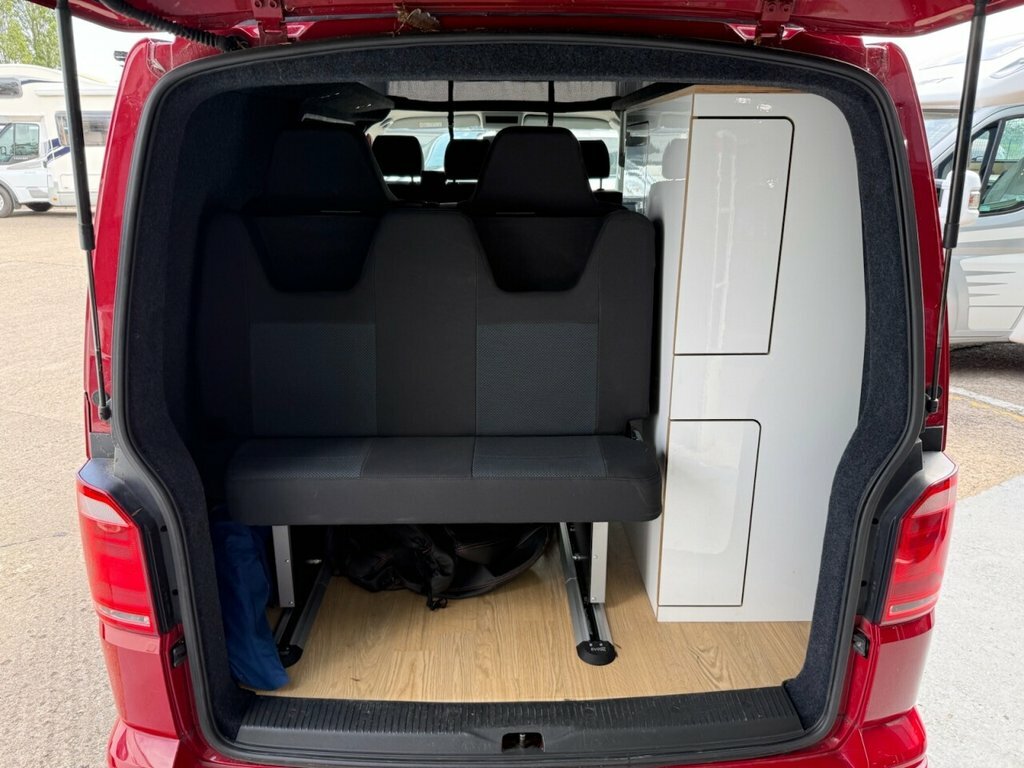 Volkswagen Transporter 2L Highline Red #5