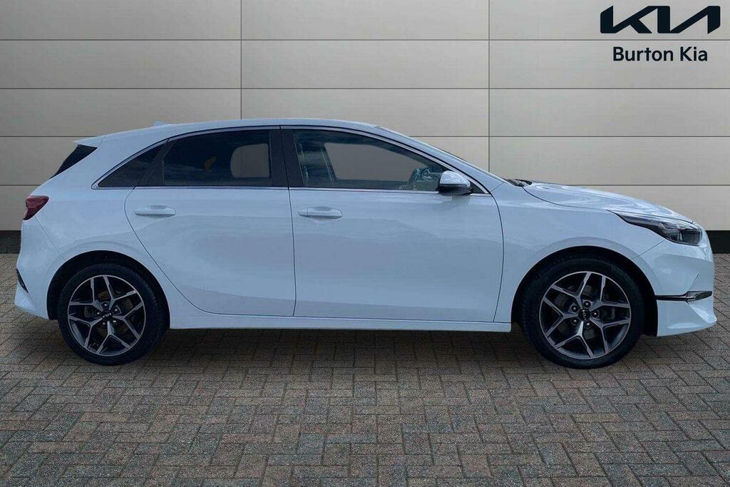 Kia Ceed 1.5 T-gdi 3 Hatchback Euro 6 S RV22OWE White #3